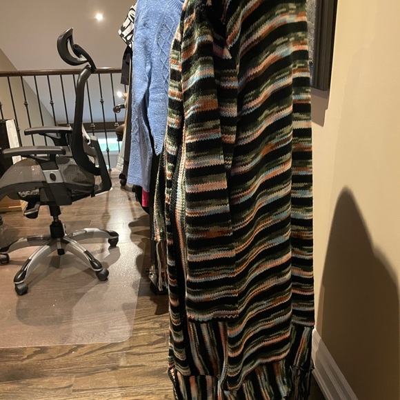 Long Fringed Sweater - Picture 4 of 6